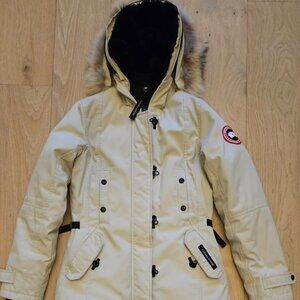 Canada Goose Kensington Women's Parka size XS